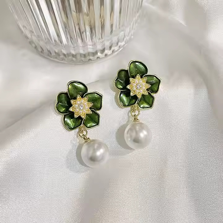Camellia Enamel Flower Imitate Pearl Stud Earring ((120)
