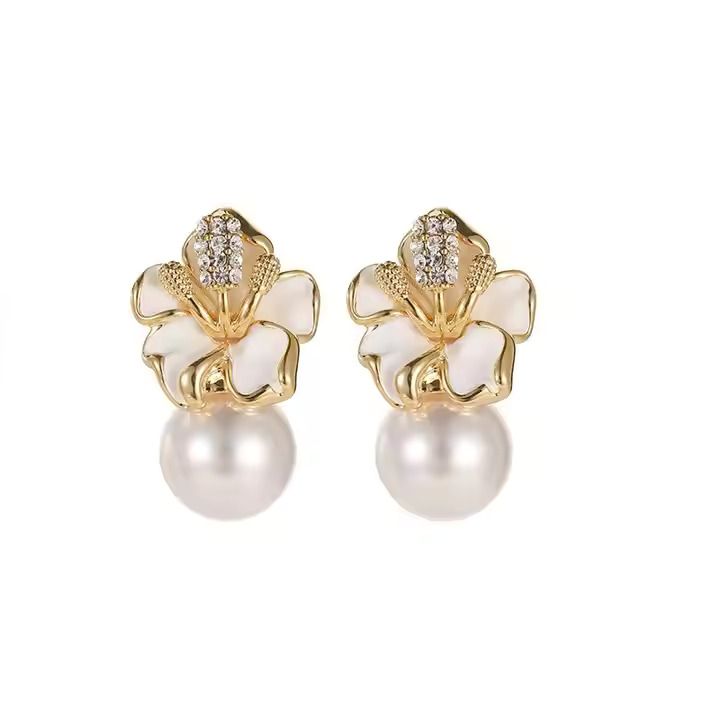 AJDE80200101 Flower Pearl Stud Earrings