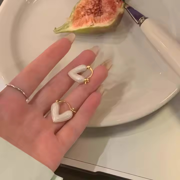 AJDE80200108 Heart Shaped Earrings-AJDR