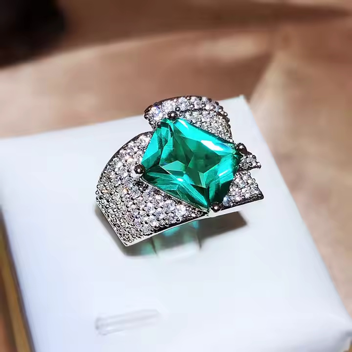 Vintage Beautiful Square Shape Green Zircon Ring
